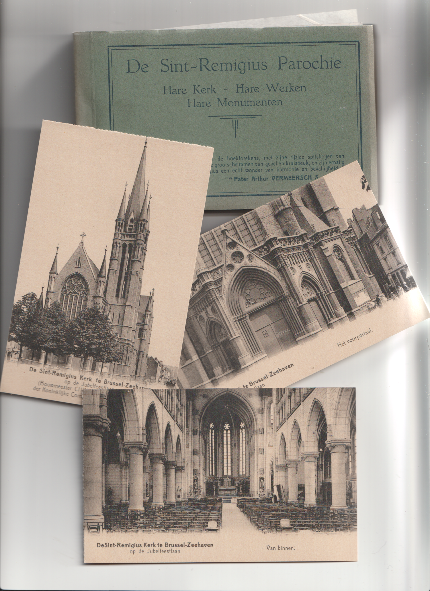 Scans de cartes postales de l'église Saint-Rémi.